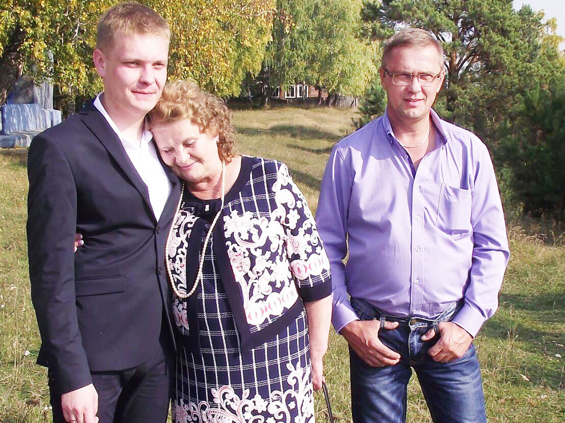 Мама Нина Борисовна с младшим и старшим сыновьями